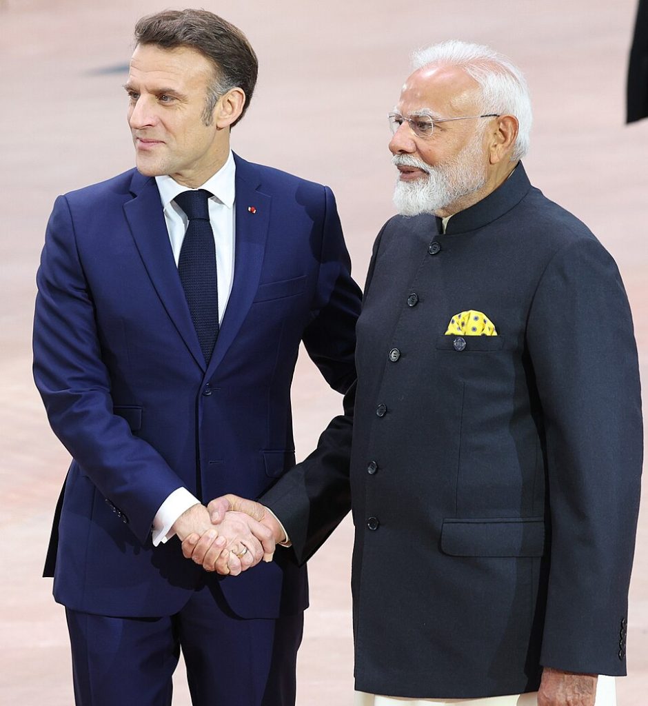 Fichier:Le président de la République française, M. Emmanuel Macron, accueille le Premier ministre indien, Shri Narendra Damodardas Modi, au Sommet d'action sur l'IA en France.jpg
